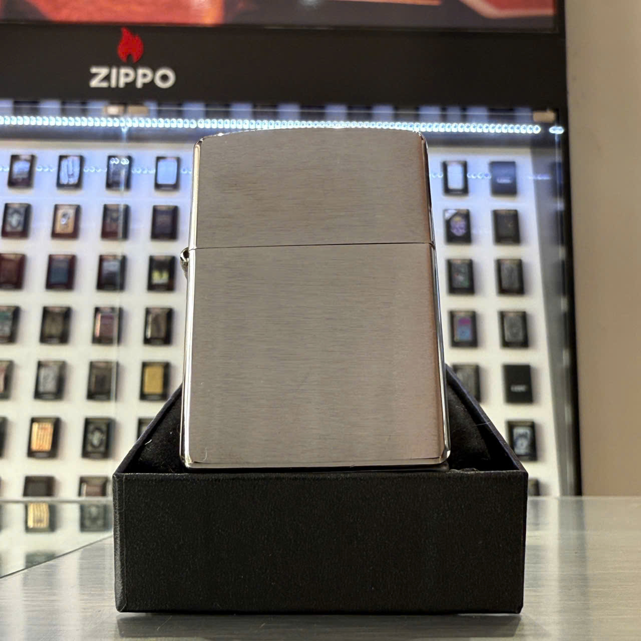 Zippo 200 Brushed chrome - Hình ảnh 2