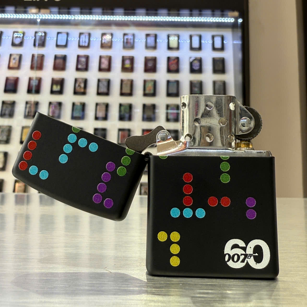 ZIPPO 48577 – James Bond 007 Kỷ niệm 60 năm - Hình ảnh 4